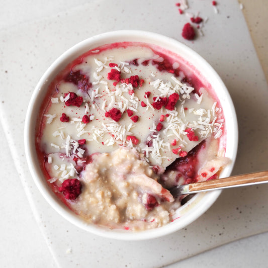 ESTYWELL Proteínová ryžová kaša Biela čokoláda & kokos & mandľa & lyofilizovaná malina