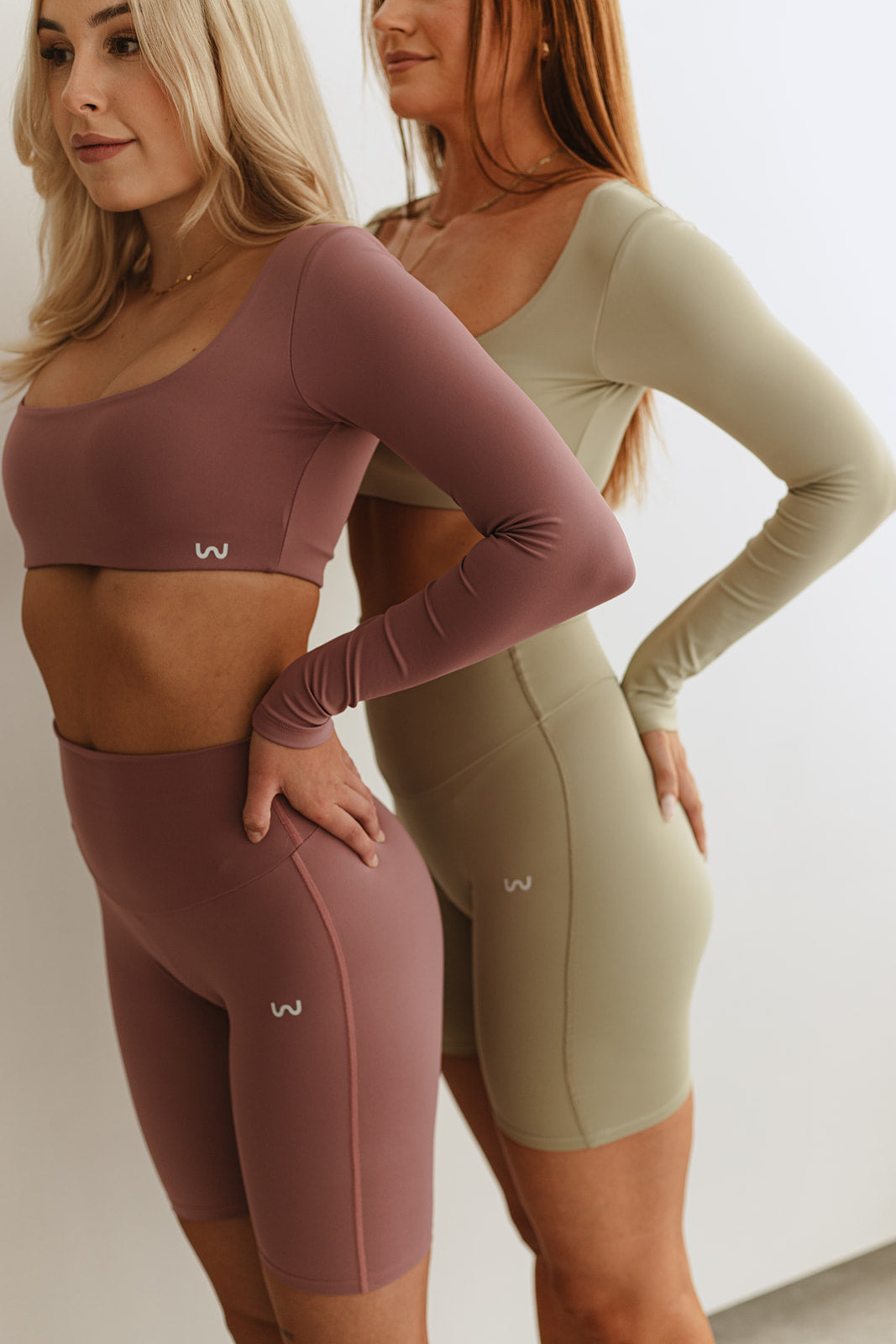 Krátky top s dlhým rukávom CONFIDENCE ACAI -60 % POSLEDNÁ ŠANCA! 🔥