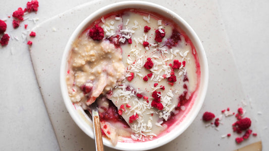 Malinové overnight oats s bielou čokoládou
