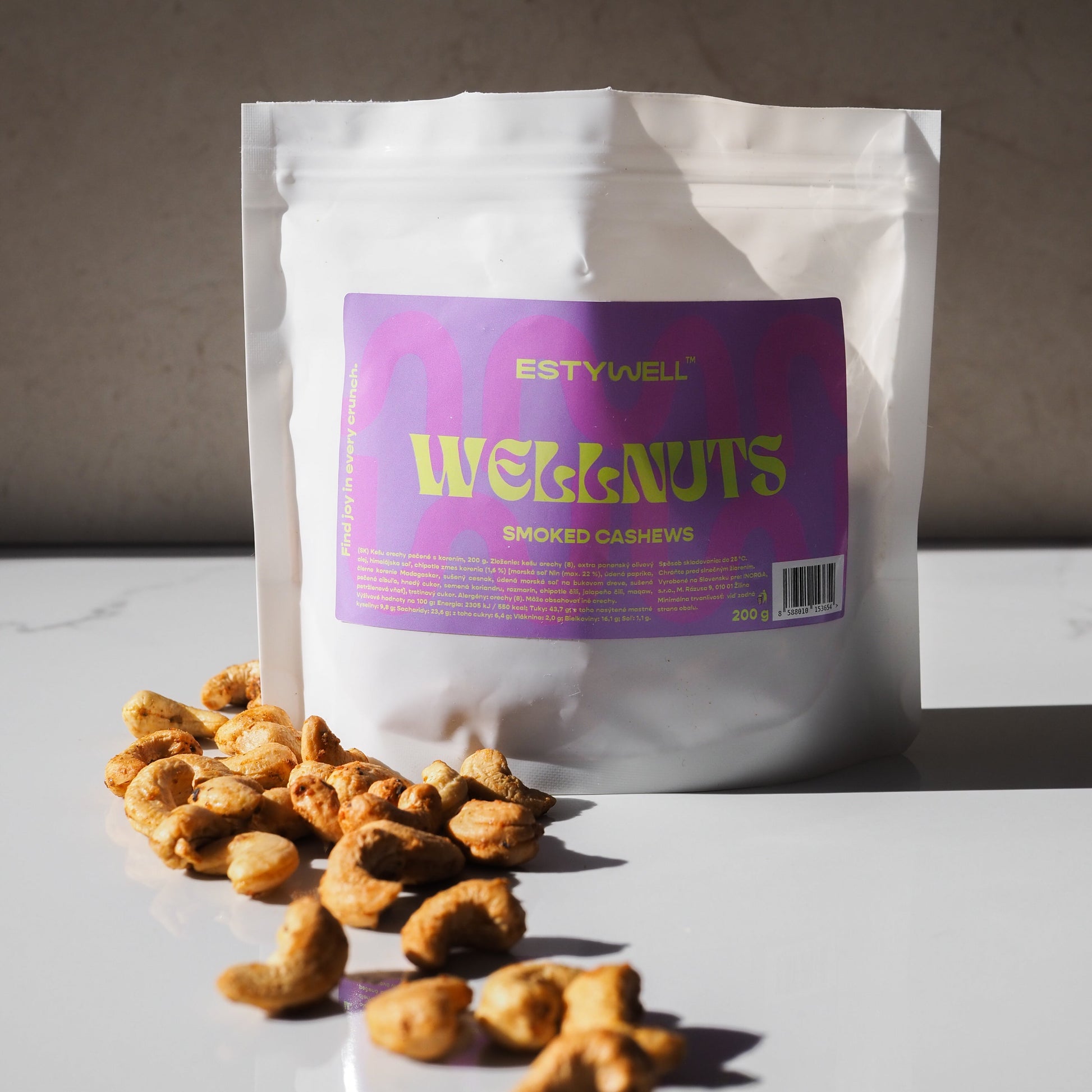 ESTYWELL WELLNUTS Smoked Cashews – balenie údených kešu orieškov