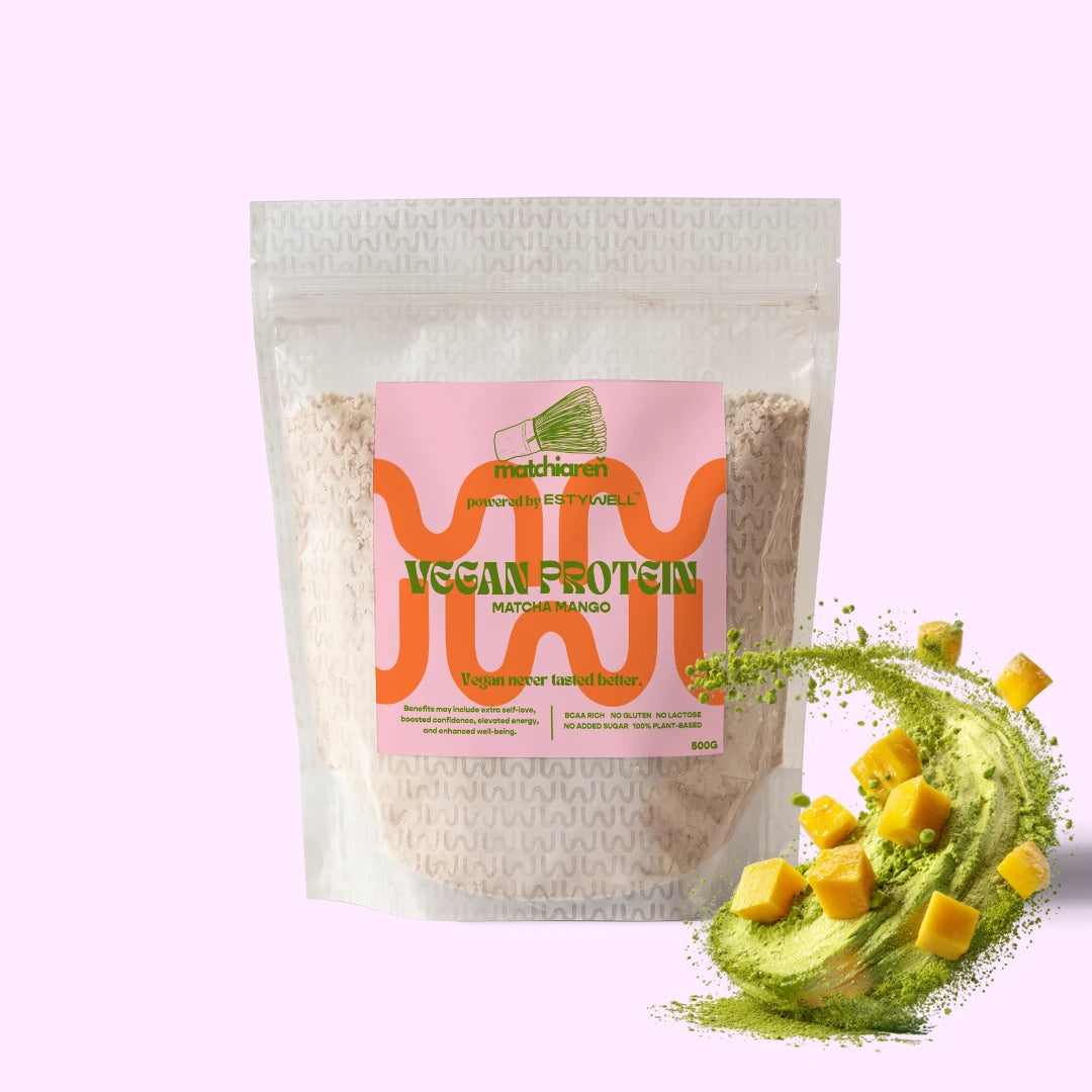 Vegánsky proteín Matcha Mango ESTYWELL x Matchiaren – proteínový nápoj s matchou a mangom
