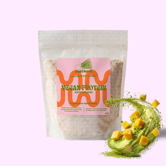 Vegánsky proteín Matcha Mango ESTYWELL x Matchiaren – proteínový nápoj s matchou a mangom