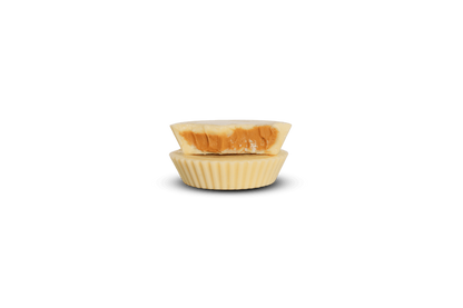 Detailný pohľad na bielu čokoládu s arašidovým maslom