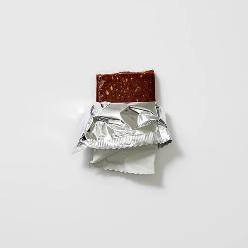 Detail tyčinky s mandľami a škoricou